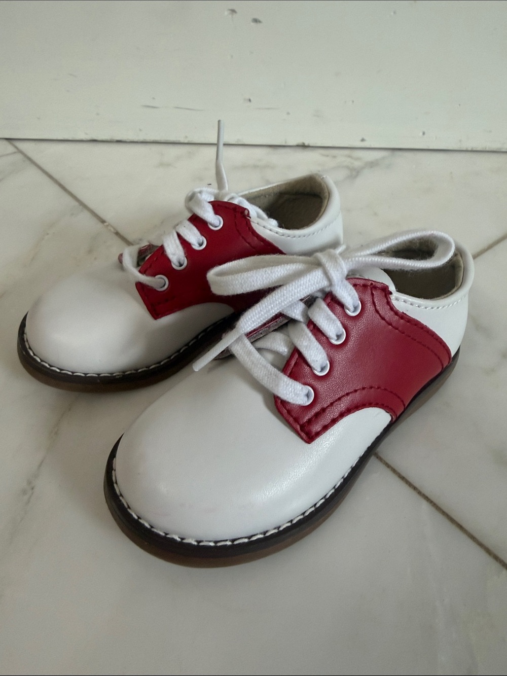 Footmates Cheer red and white leather lace up saddle shoes baby toddler size 6